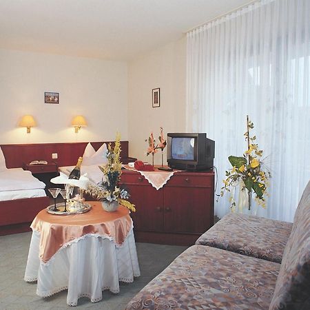 Hotel Zur Schmiede Alsfeld Exterior photo